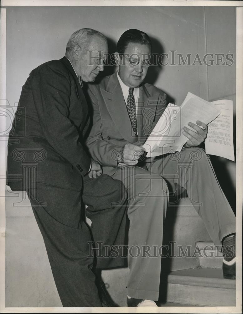 1946 Press Photo George H. Mead of OPA Decontrol Board with Paul Porter - Historic Images