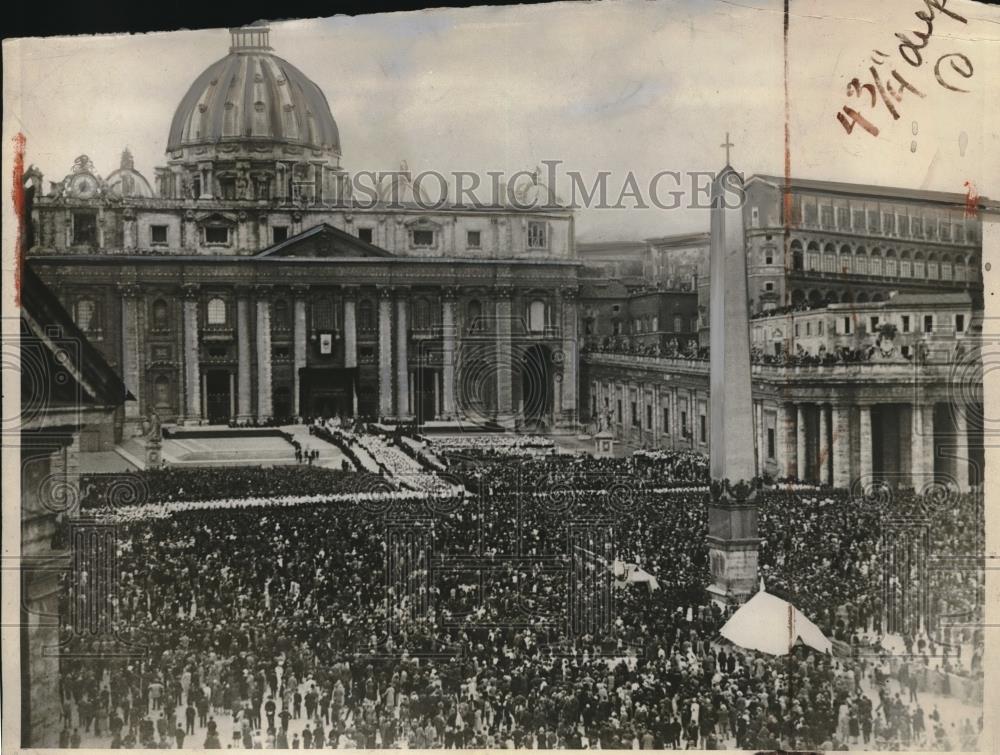 1929 Press Photo General view of St Peter's Square as crowd gather for a send - Historic Images