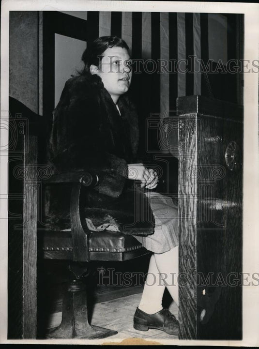 1948 Press Photo Anna May Evans on stand in Criminal Court as state witness - Historic Images