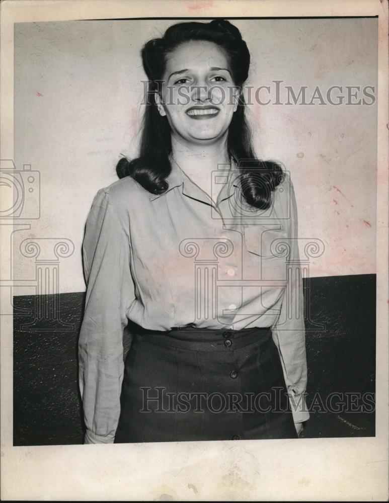 1944 Press Photo Lorraine Hoon Female Office Employee - Historic Images