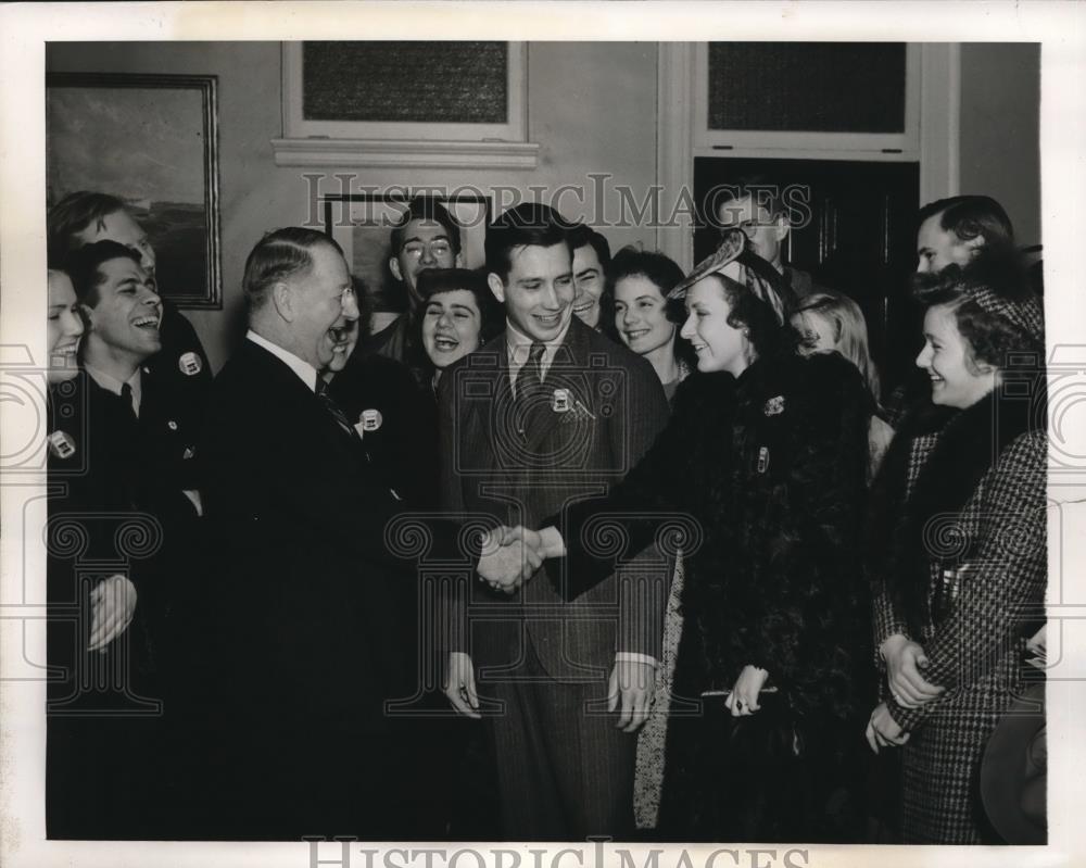 1941 Press Photo Student Defenders of Democracy Sec. Knox Tom Eliot - Historic Images