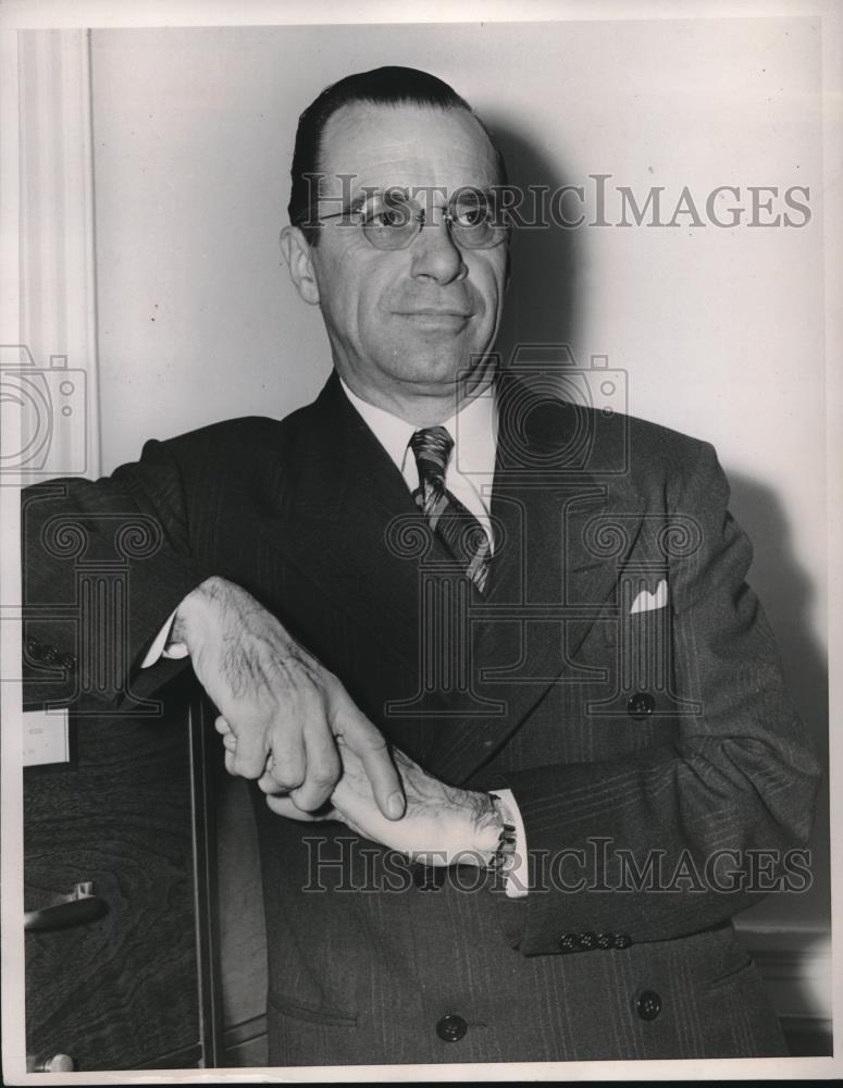 1941 Press Photo Verne Marshall, Chairman of the No Foreign War Committee, at - Historic Images