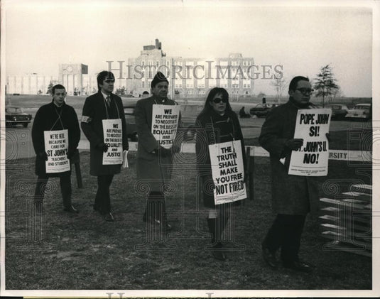 1966 Press Photo Pickets parade in front of St John's University in Queens, NY - Historic Images