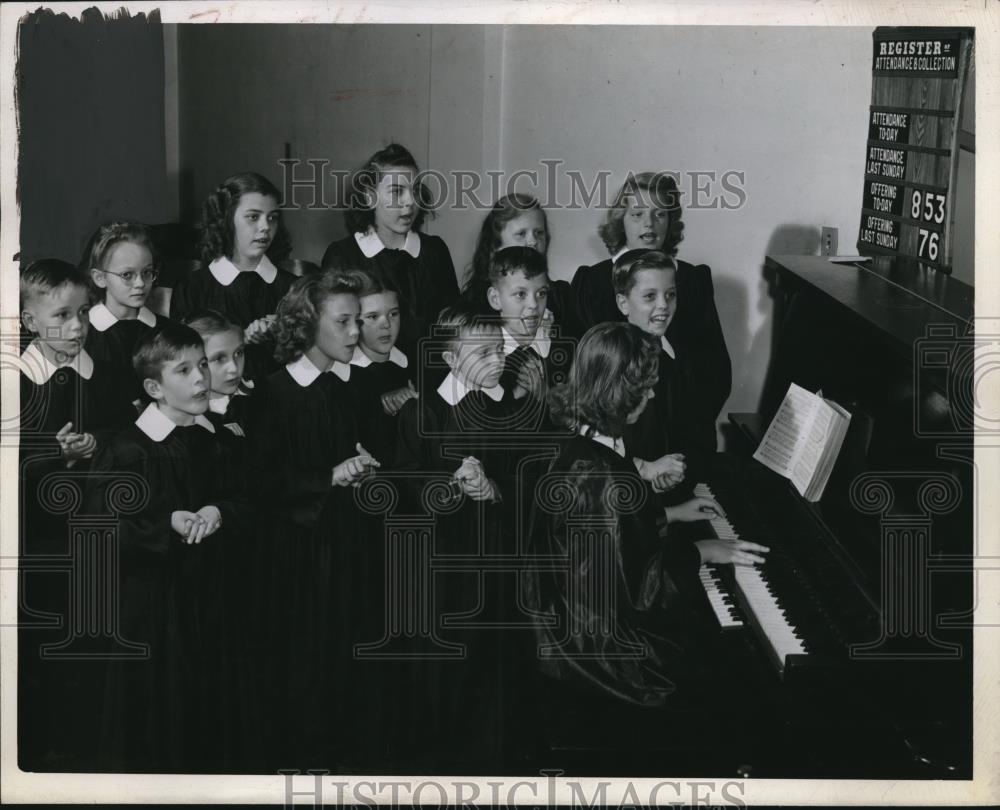 1944 Press Photo Junior Choir of South Euclid Nazarene Chapel - neb64756 - Historic Images