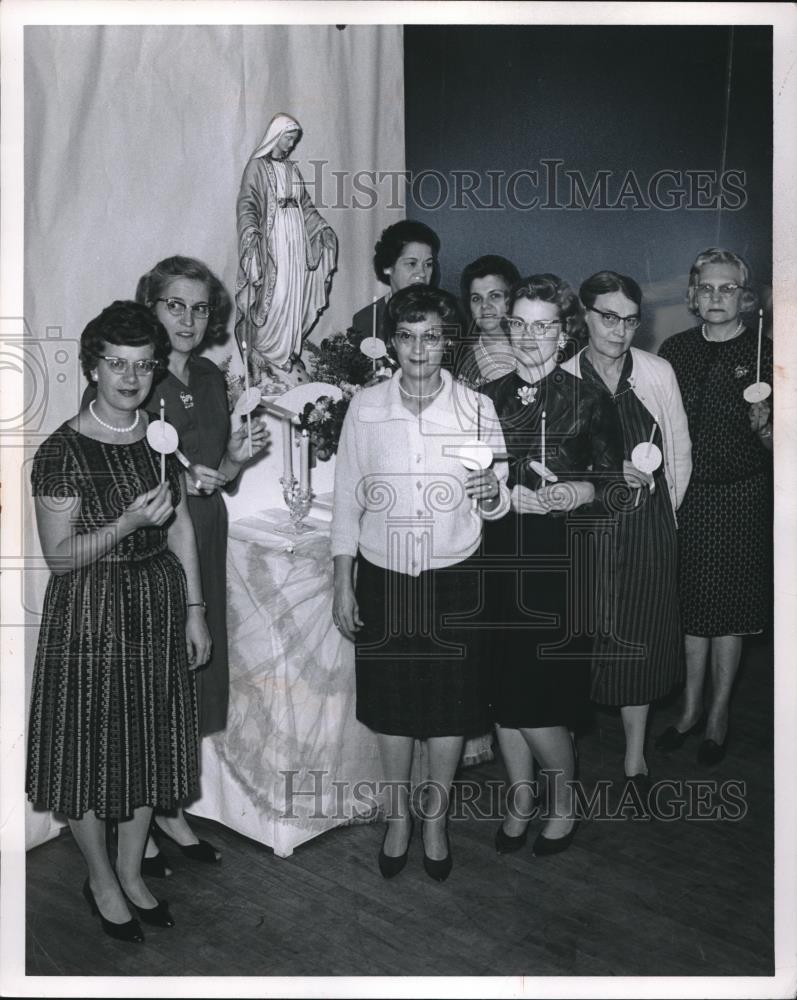 1964 Press Photo St Joseph Catholic Church Living Rosary in Cleveland - Historic Images