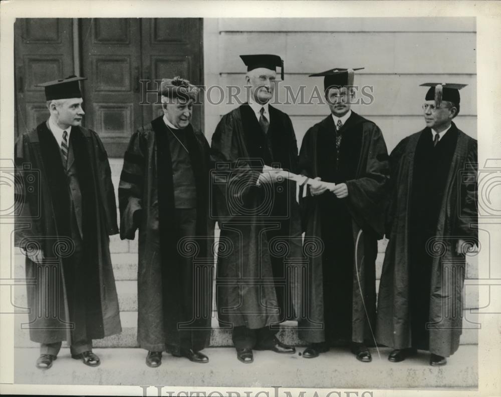 1932 Press Photo Group of Men received Honorary Degerees at Temple Commencement. - Historic Images