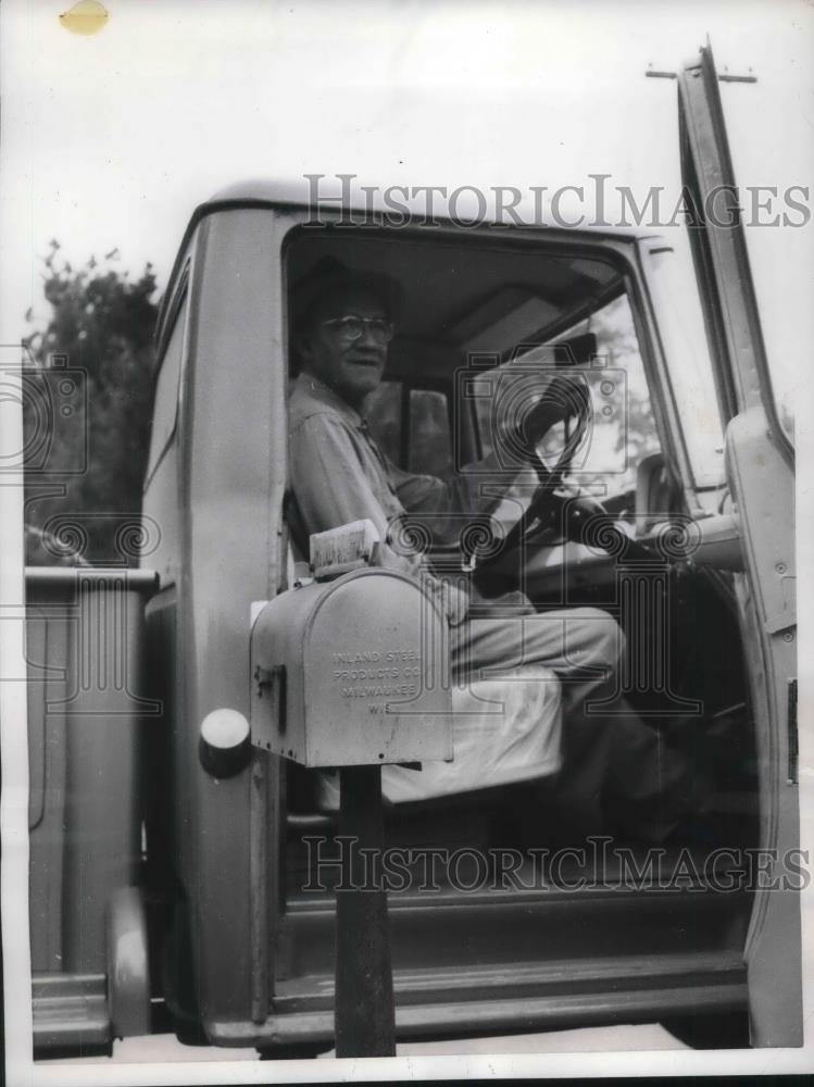 1958 Press Photo Mailman Gerald Griggs in Truck With Steering Wheel on Right - Historic Images