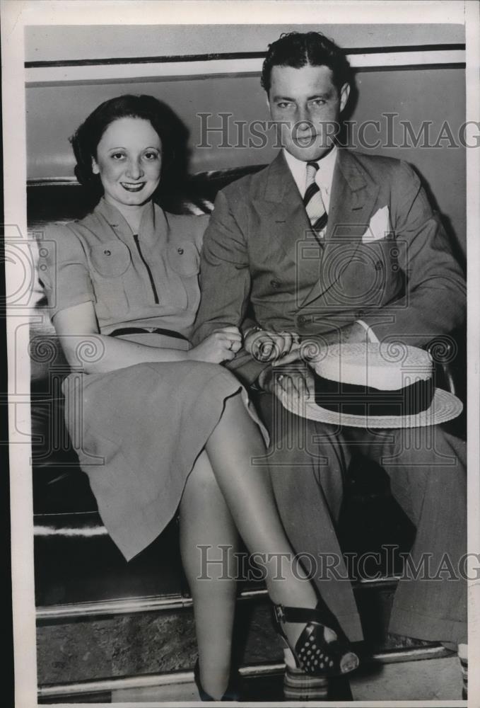 1938 Press Photo 4 hours after Ruth Davis &amp; John Guthridge met they said &quot;I do&quot; - Historic Images