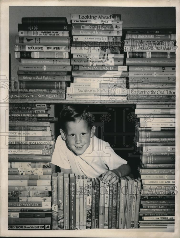 1958 Press Photo Young Wayne Cogan Surrounded by Books in Euclid - Historic Images