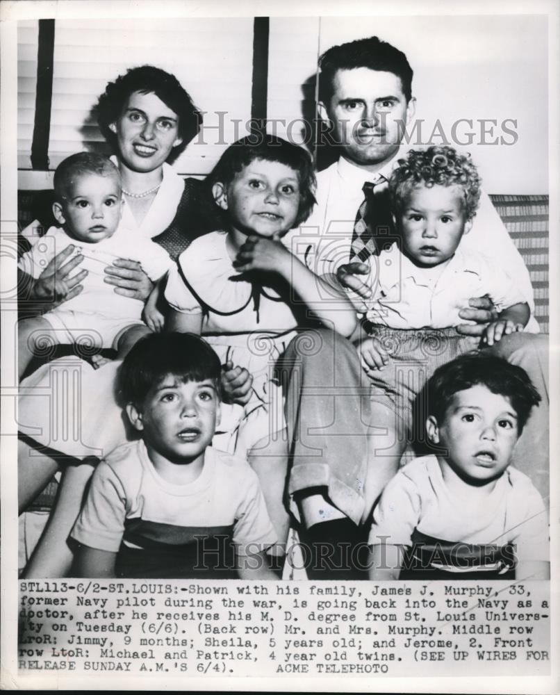 1950 Press Photo Mr &amp; Mrs James J Murphy at Univ of St Louis ,Mo.with family - Historic Images