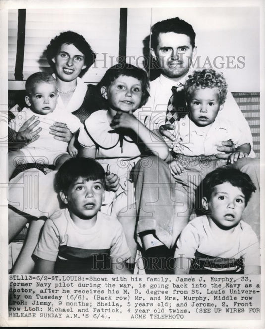1950 Press Photo Mr & Mrs James J Murphy at Univ of St Louis ,Mo.with family - Historic Images