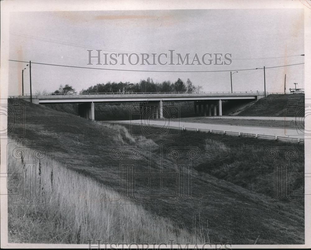 1962 Press Photo Rt 84 underpass construction in Ohio - Historic Images