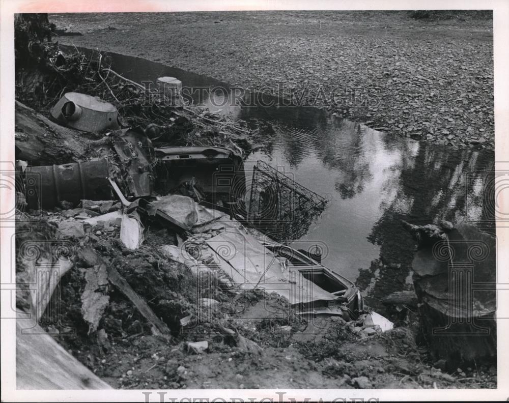 Press Photo Junk piled up in creek at Leroy Twp in Ohio - Historic Images