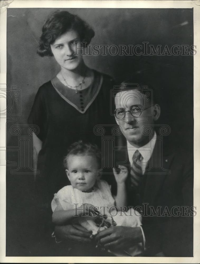 1933 Press Photo Sherman Caldwell, Hazel Josephine Caldwell With Their Child - Historic Images