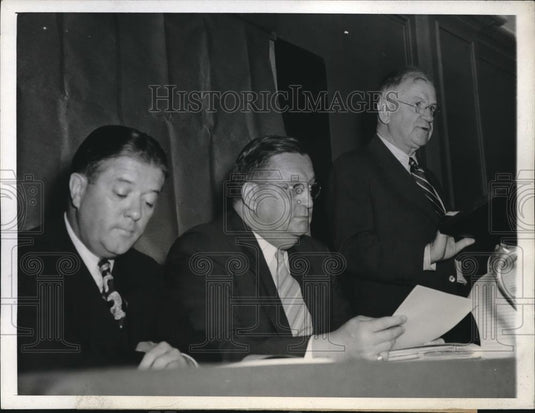 1943 Press Photo Midwest Congressmen in Chicago Petroleum Administration - Historic Images