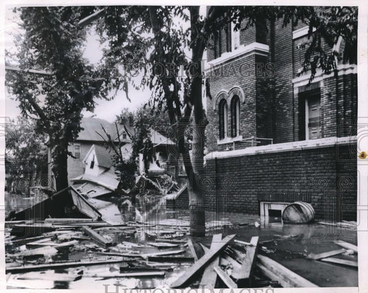 1952 Press Photo St Thomas church in Kansas City,Kan after a flood - Historic Images