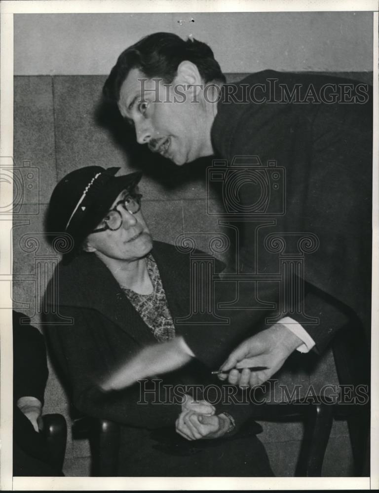 1935 Press Photo Mrs. Eufalia Norgood Being Consoled In Court By Attorney - Historic Images