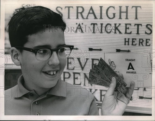 1969 Press Photo Robert Ariola, St Michael scholl 5th grader in Cleveland - Historic Images
