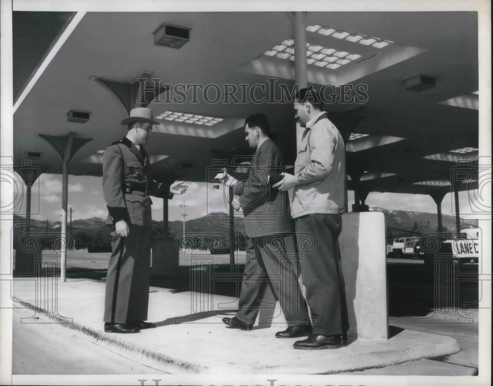 1951 Press Photo Reporter Douglas Larsen, Photographer Stanley Tretick - Historic Images