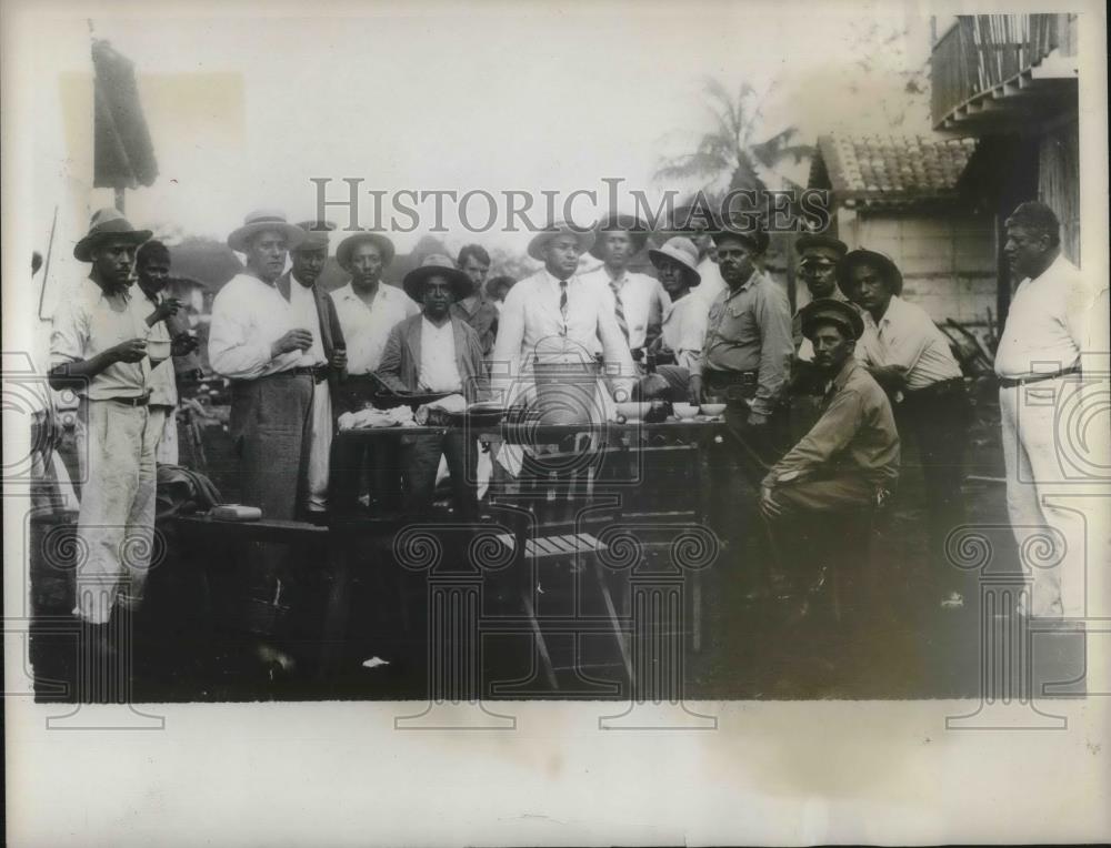 1932 Press Photo Colima, Mexico Gen JF Lara & relief work at earthquake site - Historic Images