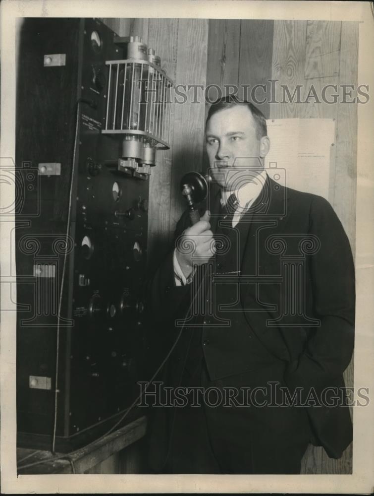 1922 Press Photo George Carlson Dept Gas Electricity Radio Message - Historic Images