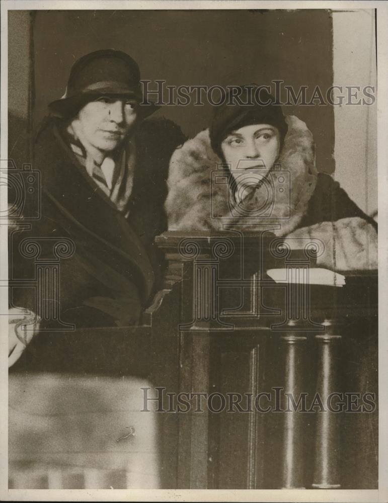 1933 Press Photo Socialite Goleb and Helen Smith posing for photo - Historic Images