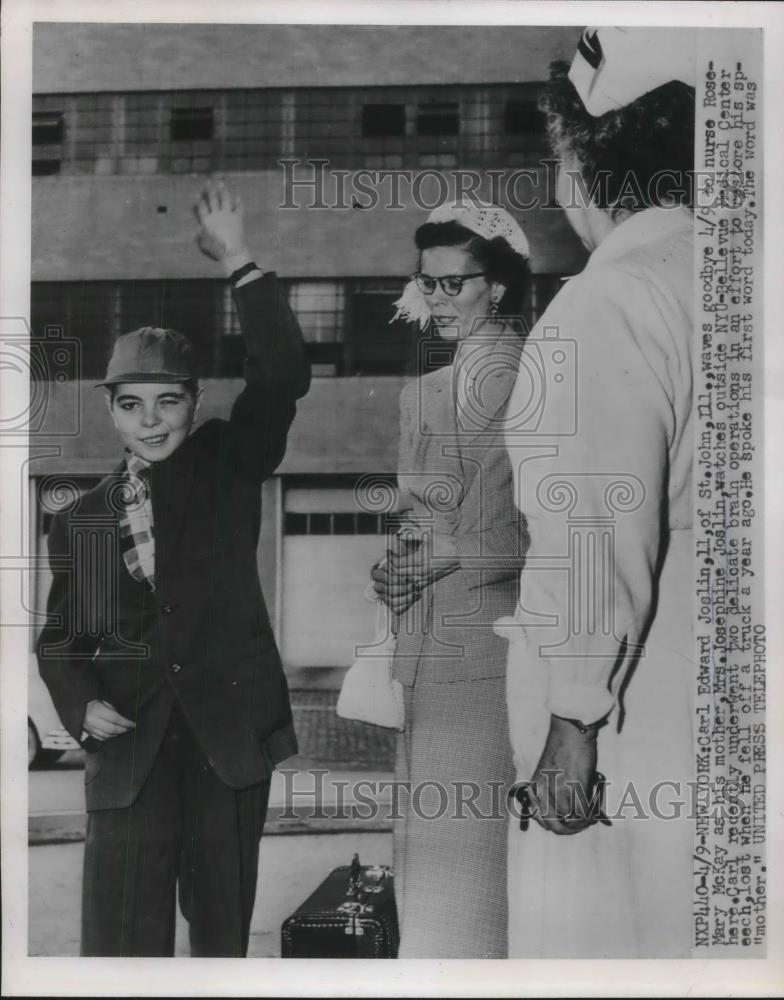 1953 Press Photo Carl Joslin recovers from head injury in New York - Historic Images