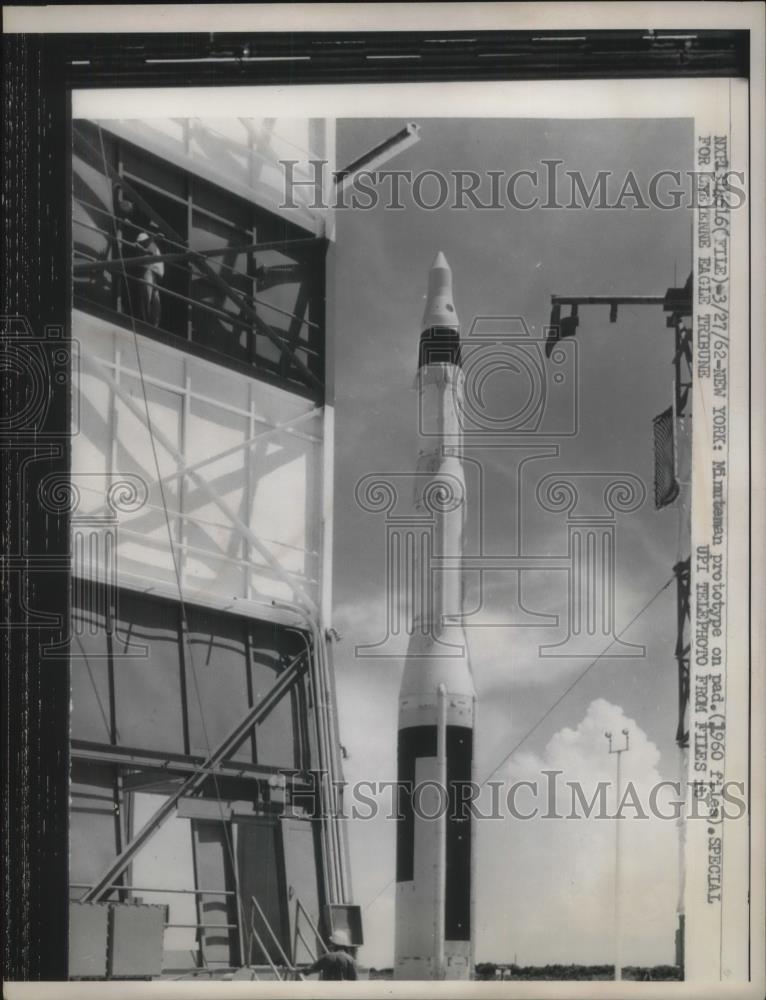 1962 Press Photo Minuteman shuttle prototype on pad in New York - Historic Images