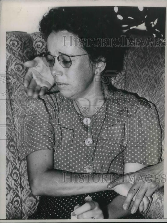 1943 Press Photo Mrs Catherine Wright Arrested for Kidnapping Judith Gurney - Historic Images