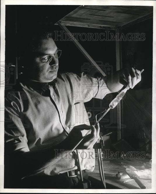 1942 Press Photo Charlie LeDoux G.E. Research Laboratory - Historic Images