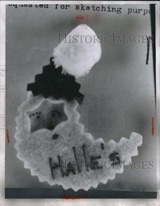 1959 Press Photo Halle's employees Santa Claus pins - Historic Images