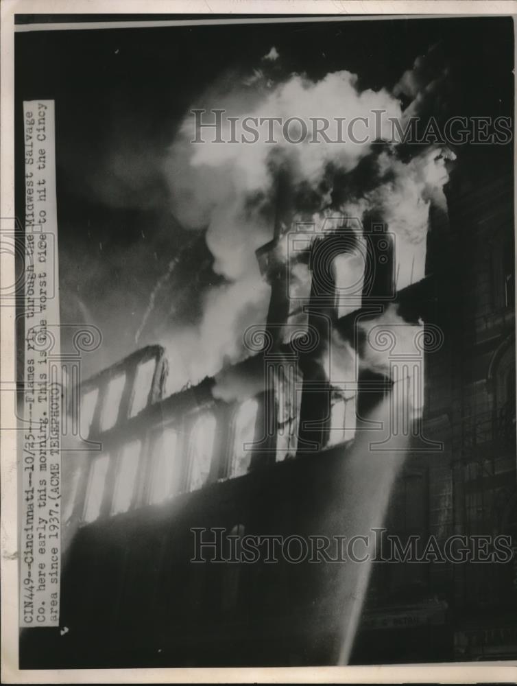 1950 Press Photo flames Rip through Midwest Salvage co - Historic Images