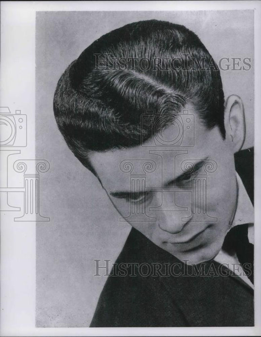 1957 Press Photo Model Showing A Diagonal Part of A Man's Hair - Historic Images