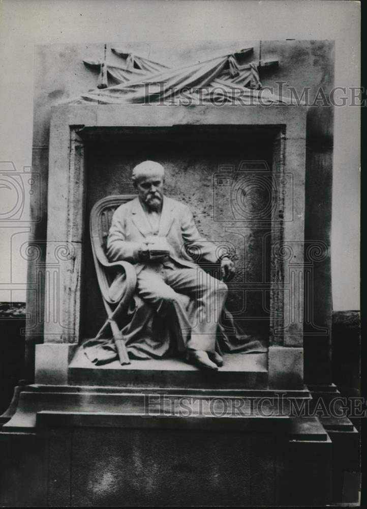 1937 Press Photo The monument in Memory of Raymond Poincare - Historic Images