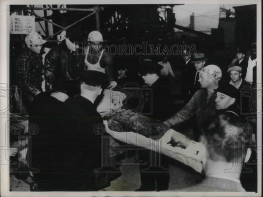 1937 Press Photo Workmen & Police Remove Injured From Detroit Sewer Cave-in - Historic Images
