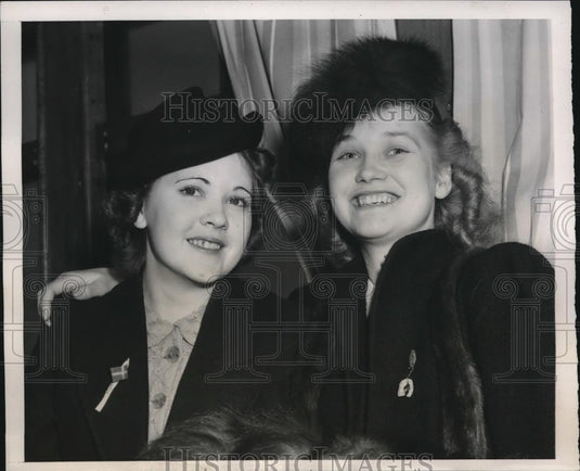 1940 Press Photo 2 Sweden Beauties Birgitt Johnasson & Siv Hedin in New York - Historic Images