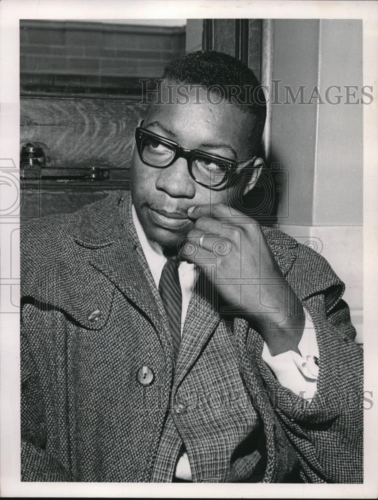 1958 Press Photo William E.J. Childs posing for photo - Historic Images