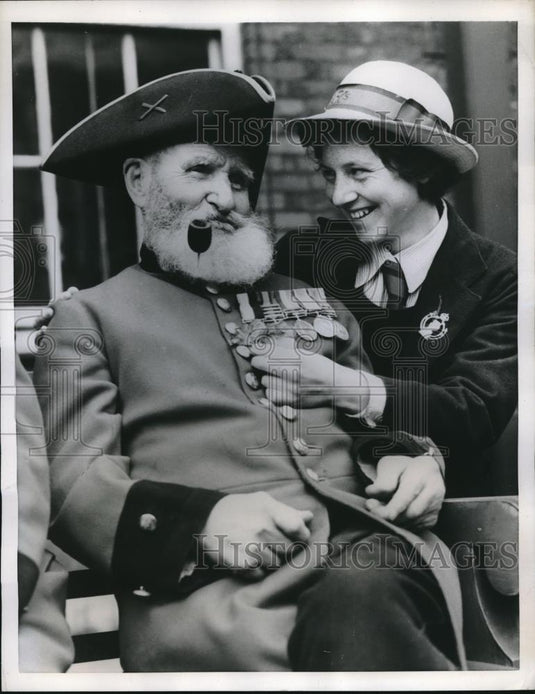 1957 Press Photo Old Soldier John Studholme with Pamela Martin at Founder's Day - Historic Images
