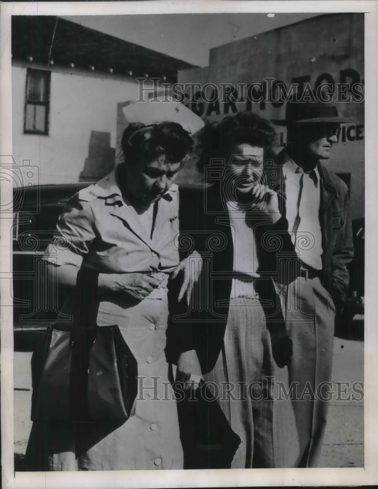 1947 Press Photo Red Cross Worker &amp; Gertrude Frost After Identifying Her Brother - Historic Images