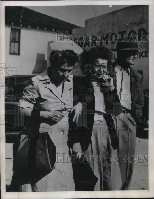 1947 Press Photo Red Cross Worker & Gertrude Frost After Identifying Her Brother - Historic Images