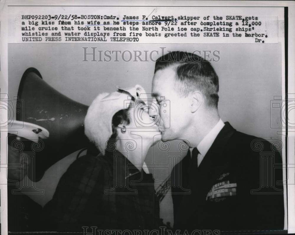 1958 Press Photo Stake Skipper James Calvert Kisses Wife Before Departing - Historic Images