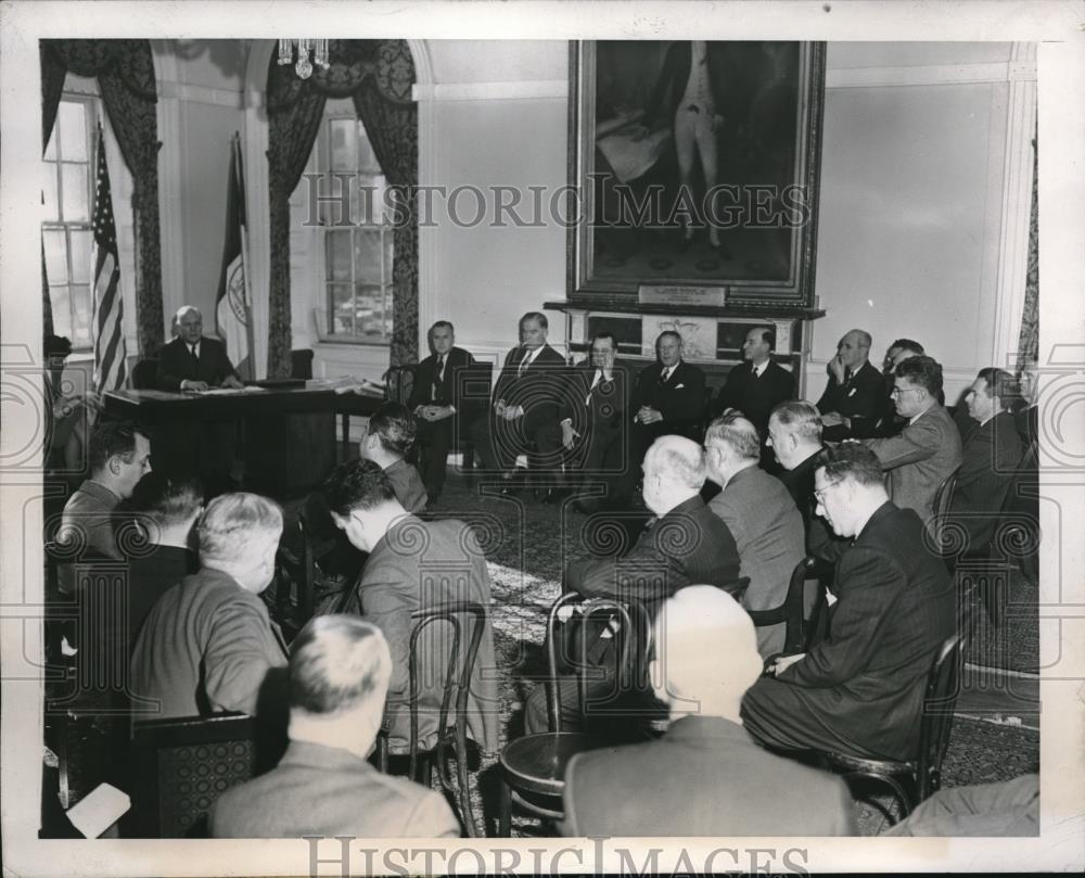 1946 Press Photo Police Commissioner Arthur Wallander &amp; Disaster Control Board - Historic Images