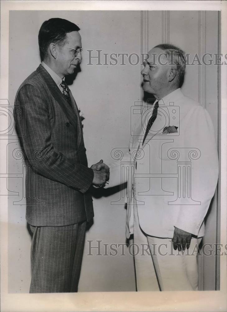 1937 Press Photo New Pres Osteopathic Assoc Dr Edward Ward congratulate Dr Allen - Historic Images