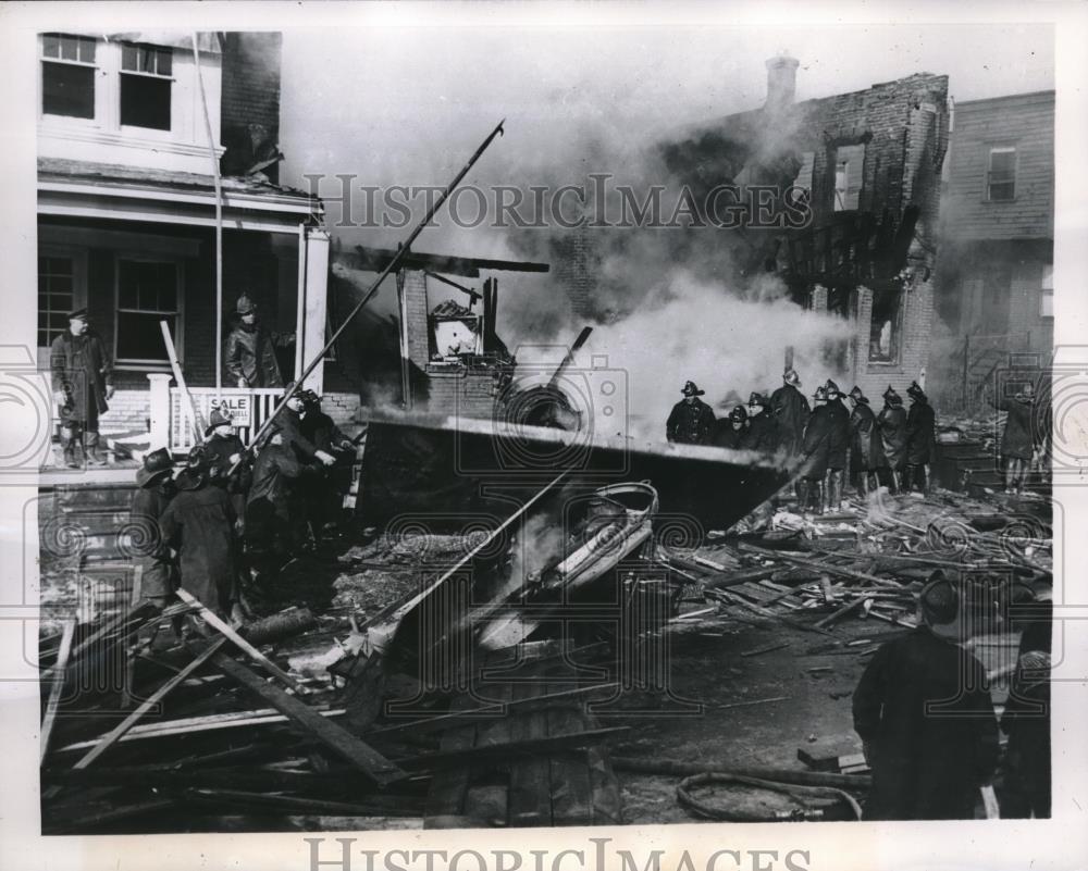 1945 Press Photo Firemen Work Three Homes Destroyed in Explosion in Philadelphia - Historic Images