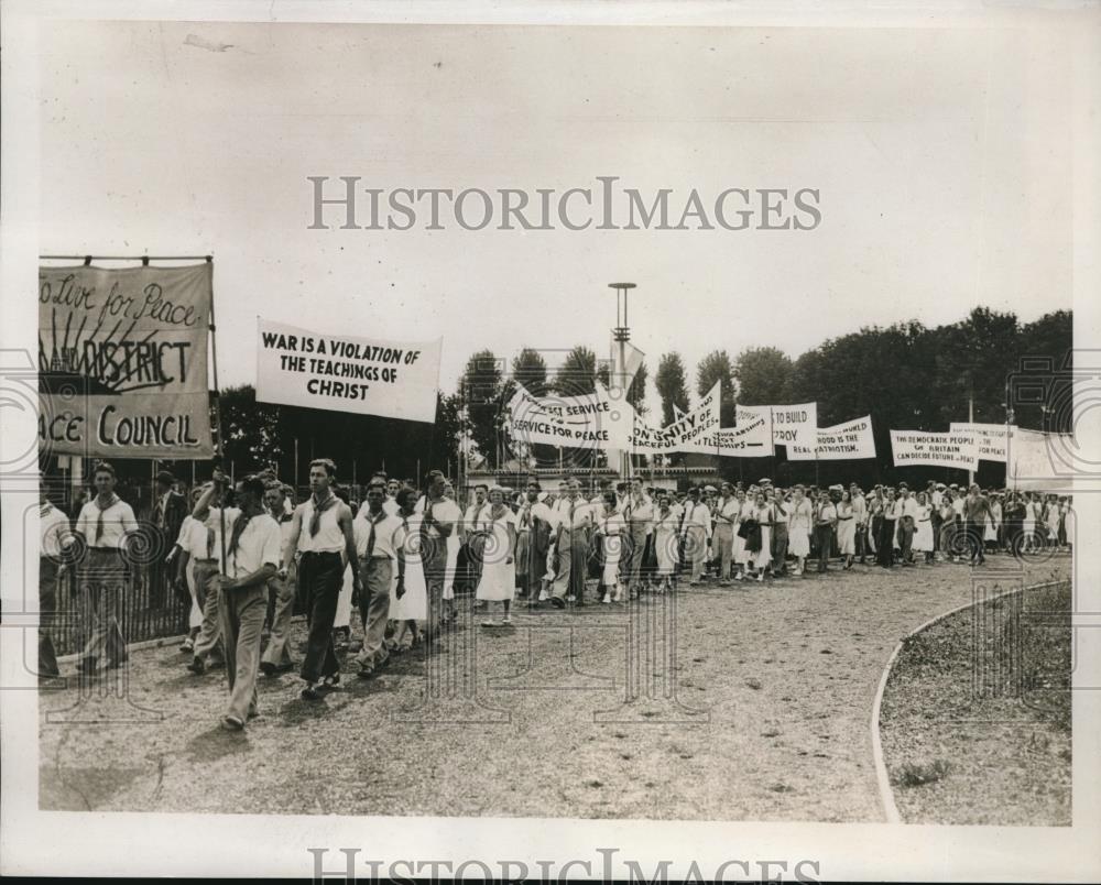 1937 Press Photo Anti-war demonstration, youth of 25 countries parade in France - Historic Images