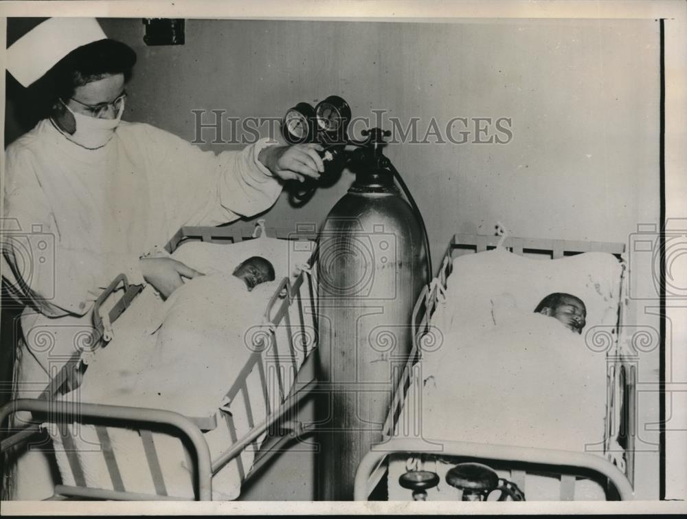 1941 Press Photo Indianapolis, Ind. Twin girls born to Mrs Eva Foster - Historic Images