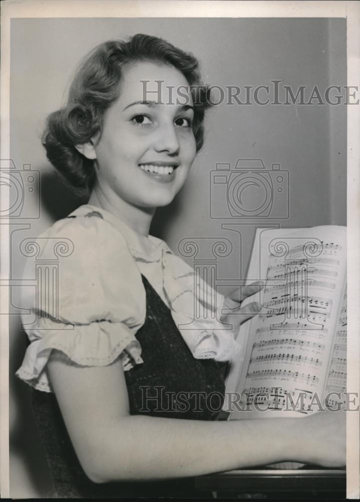 1937 Press Photo Miss Beverly Lane of the Chicago City Opera Company - Historic Images