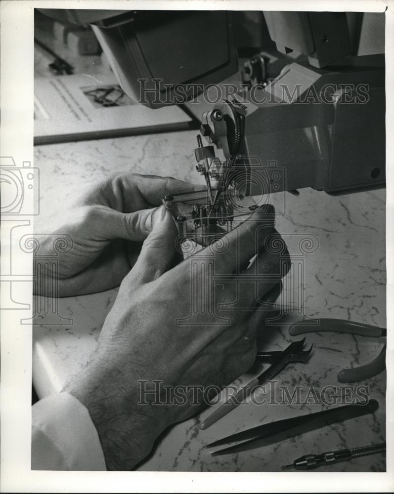 1963 Press Photo Space Age Welder at Goodyear Aircraft - Historic Images