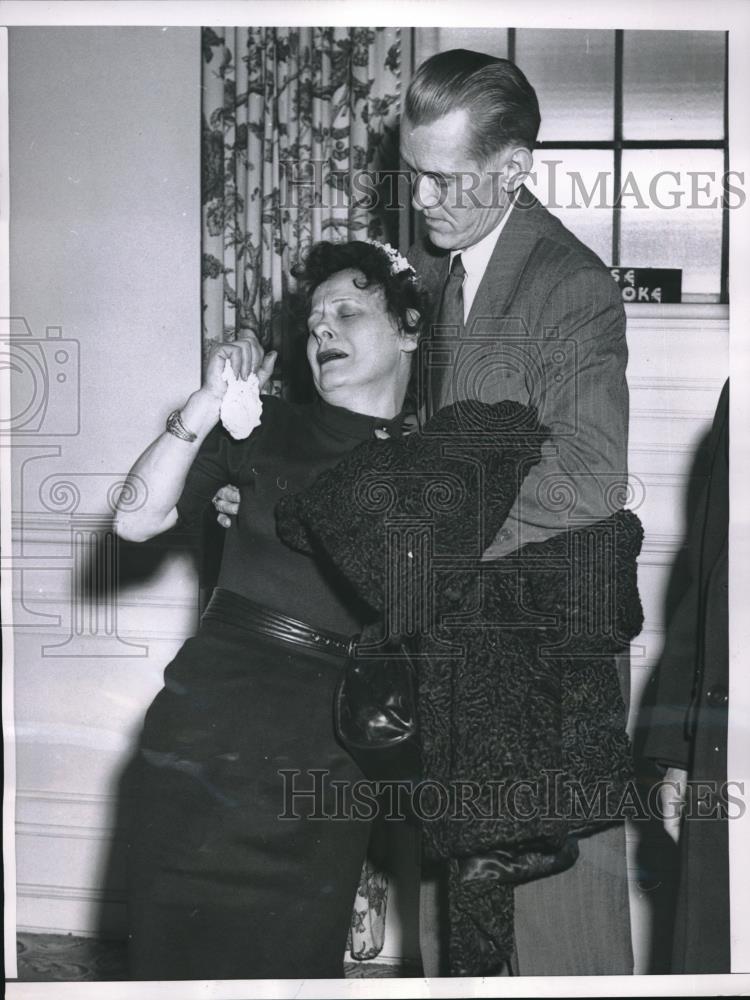 1956 Press Photo Mrs. Charlotte Carlson Held By Husband Earl After Collapsing - Historic Images