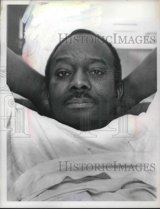 1971 Press Photo Leonard Grant. - Historic Images